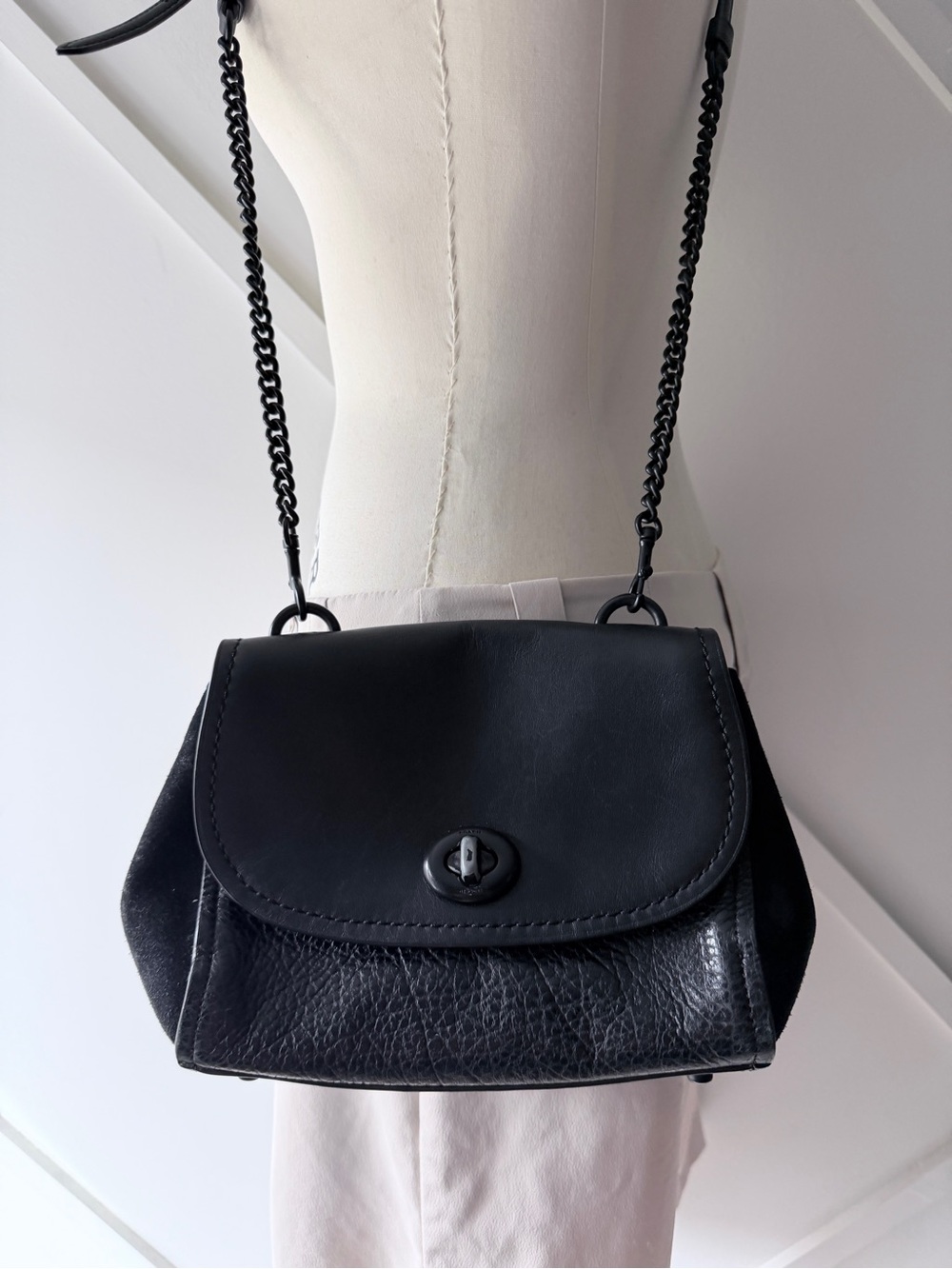 Coach Faye Crossbody Bag Black | Leather & Suede Turnlock  Purse | Chain Strap